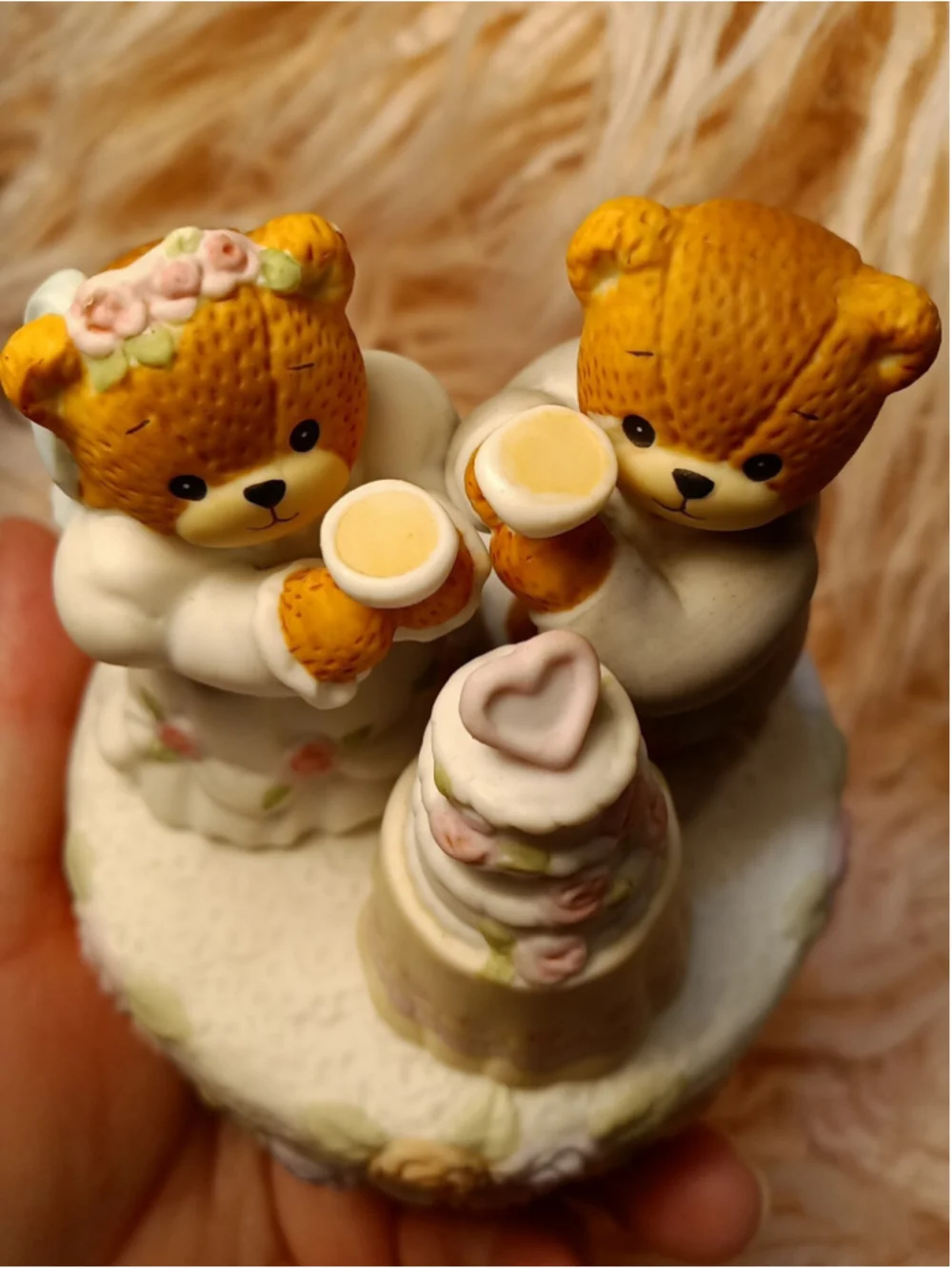 Lucy and Me Lucy Rigg Wedding Bears Bride Groom Toast W/Wedding Cake Music NOT